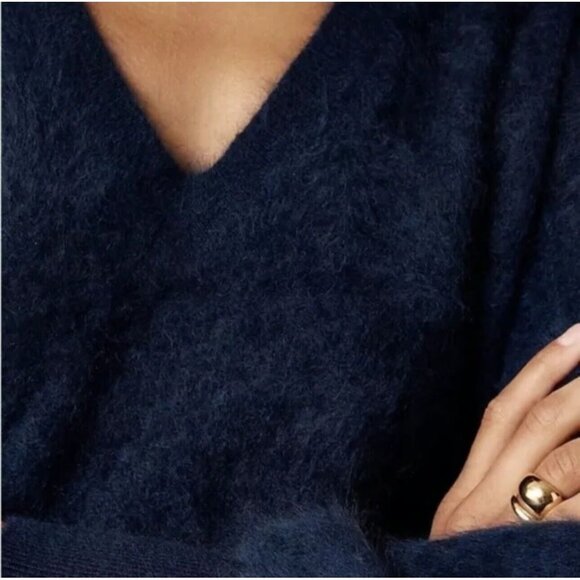 NWT J.Crew Brushed Cashmere Cropped V-neck in Navy Blue Sweater S - Picture 4 of 8